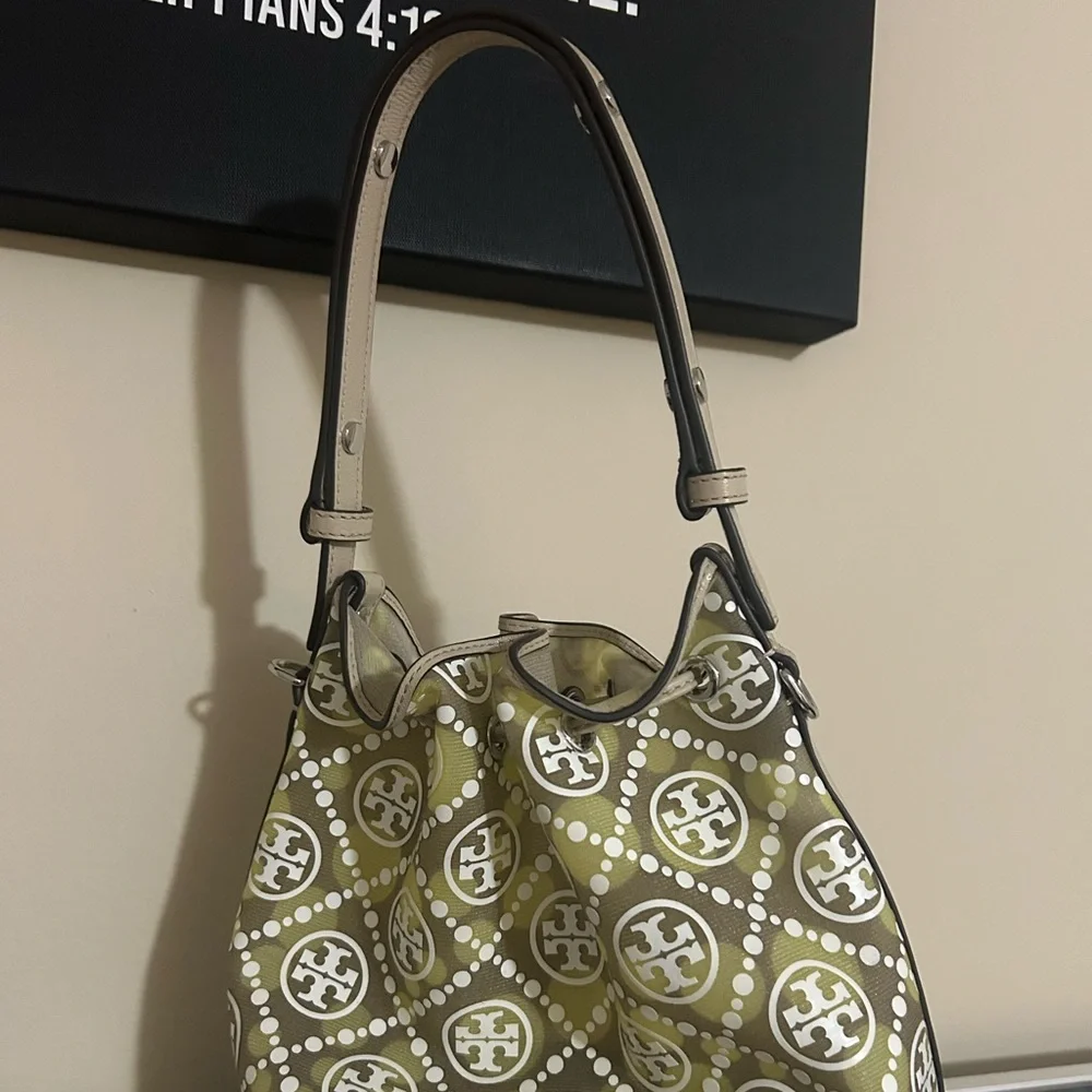 Tory Burch T Monogram Mesh Dot Bucket Bag
T Monogram Mesh Dot Bucket Bag - Picture 4 of 9